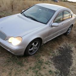 Mercedes-Benz C180, 2002г., 240000 км, 111 €