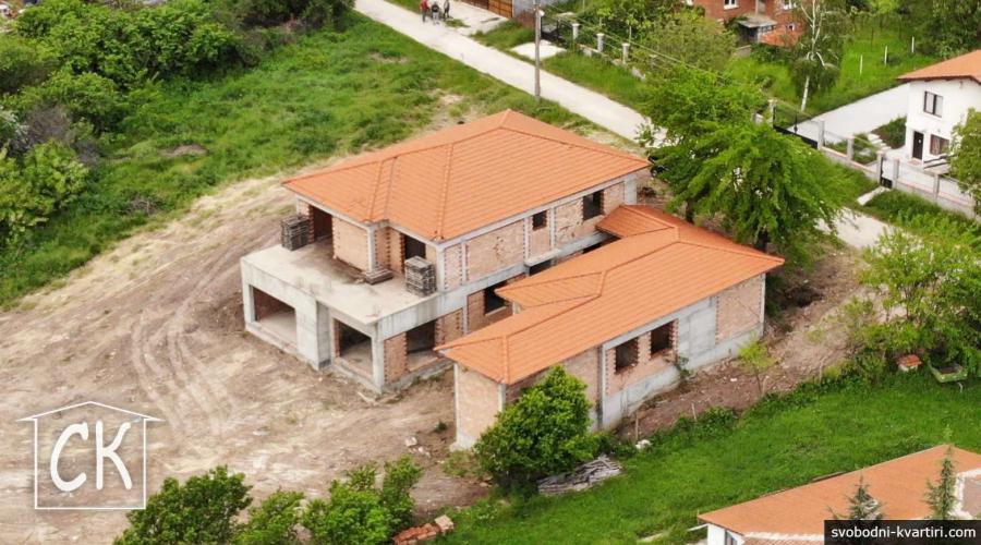Къща за гости с магазин в с. Горица