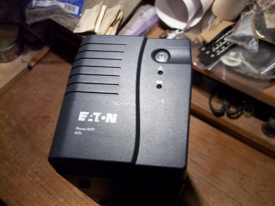 ups аварийно захранване eaton nova avr 625