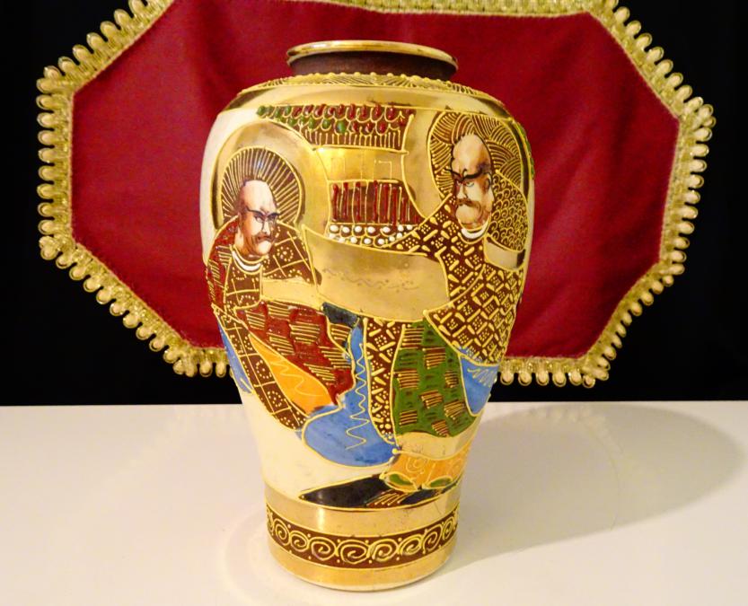 Satsuma Kinkozan Tsukuru, ваза японски порцелан.
